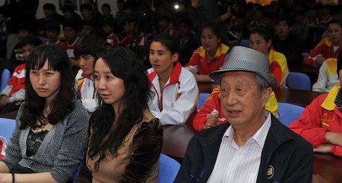 爆料杜锋姐姐视频大全最新,揭秘篮球界背后的温馨故事 第2张 爆料杜锋姐姐视频大全最新,揭秘篮球界背后的温馨故事 第2张