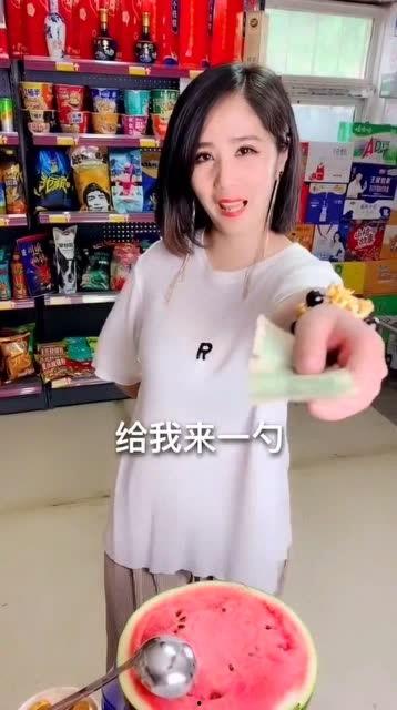 免费吃瓜美女,解锁美食与娱乐的双重享受 第3张 免费吃瓜美女,解锁美食与娱乐的双重享受 第3张